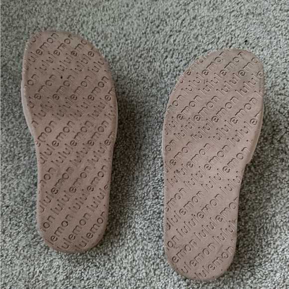 Women's Lululemon Restfeel Slide Size: 7 - Picture 4 of 4